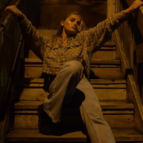 Meet your Posher, Josee - Picture 1 of 1